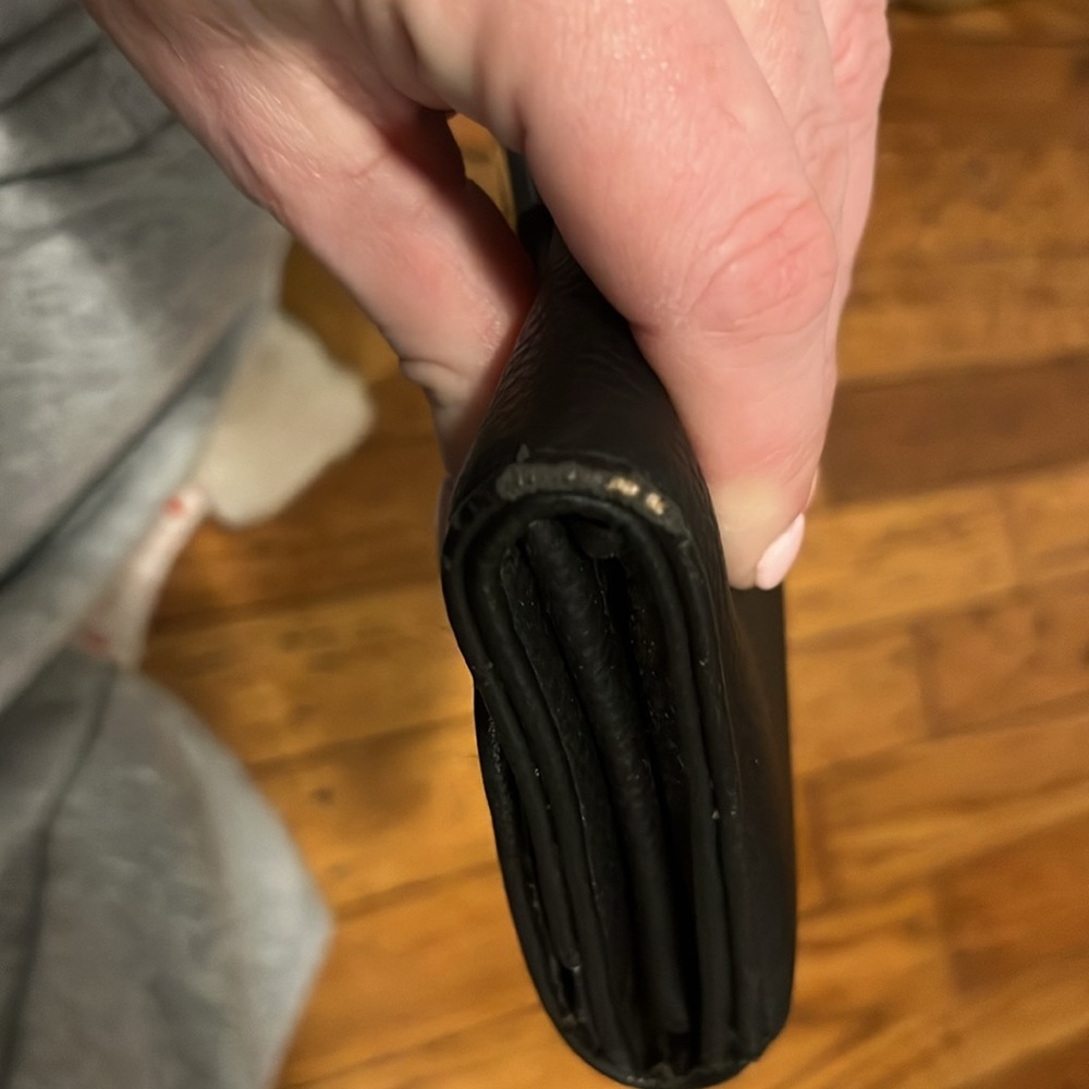 Kenneth Cole Wallet - Picture 5 of 8